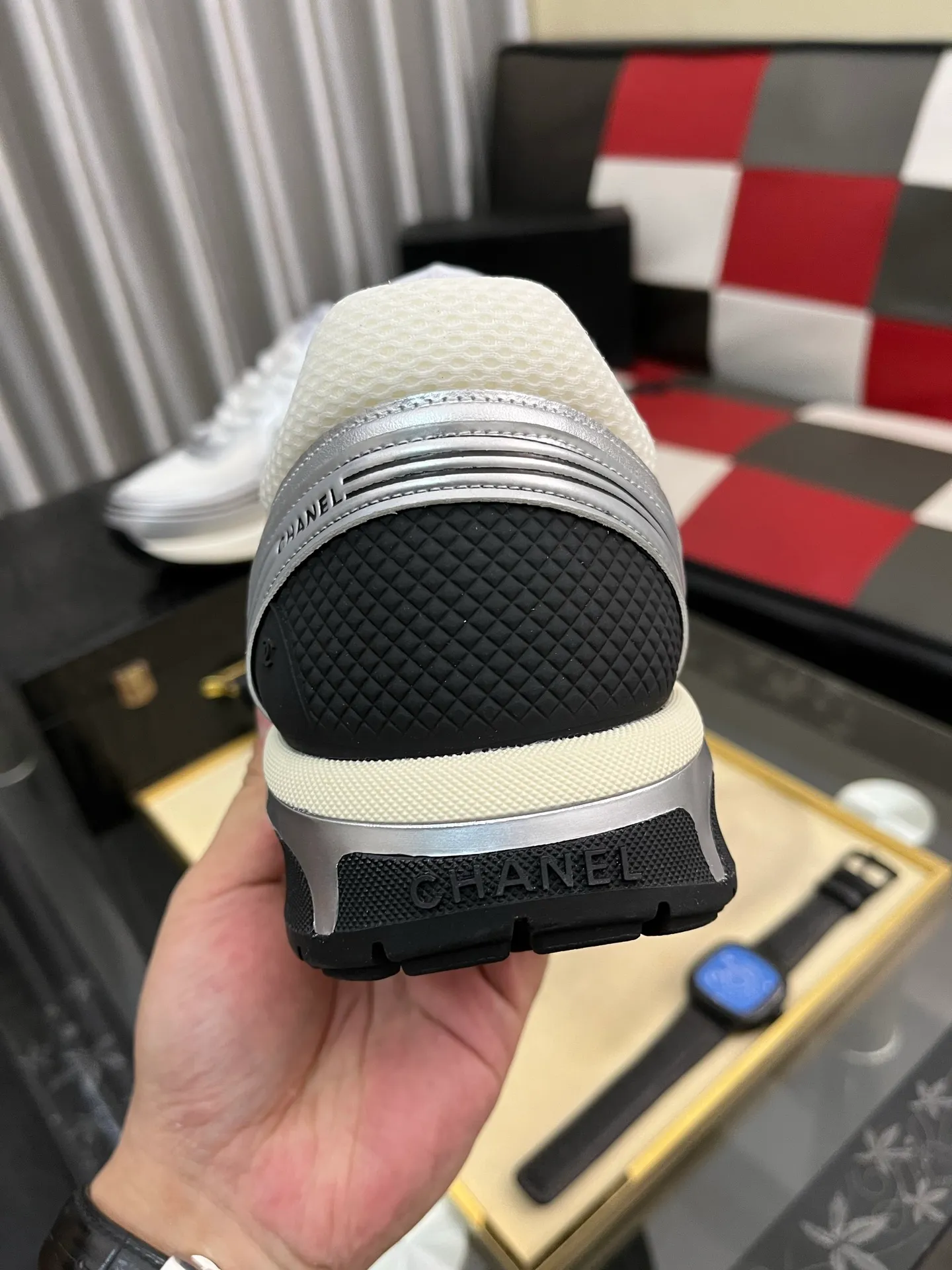 Men's shoes 💰: 620⌚️⌚️Chanel 2025C new diamond sneakers, ultra-light and comfortable casual shoes, black and white cowhide leather, versatile white shoes, you can't go wrong with the style, cow suede➕down cloth contrasting color combination, fresh and full of vitality, logo embossed on the side, very delicate on the foot, original customized material for the upper, original outsole Upper: Cow suede➕Down cloth/black and white full cowhide Lining: Sheepskin Sole: Open-molded TPU outsole Size: 35-44